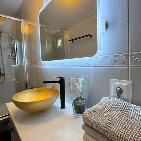Modern, Spacious With Free Car Parking Apartmán Split